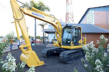 Floriano Peixoto – Município adquire escavadeira hidráulica