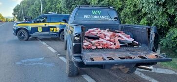 PRF prende dois traficantes com quase 100 quilos de maconha e duas armas em caminhonete paraguaia