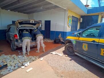 PRF prende dois estrangeiros transportando mais de 280 quilos de maconha
