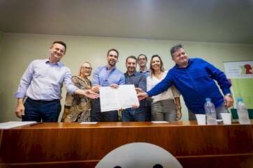 Eduardo Leite entrega novos equipamentos de hemodiálise para o Hospital Santa Terezinha, em Erechim