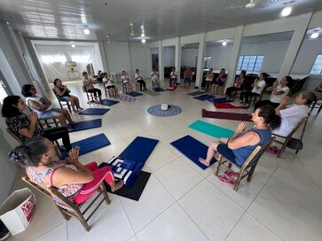 Prefeitura oferece prática de yoga gratuita à comunidade