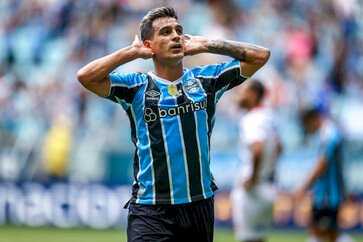 Grêmio faz 5 a 0 e segue invicto no Gauchão