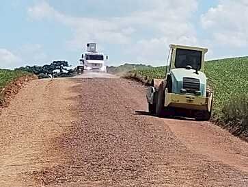 Governo de Ipiranga do Sul recupera estrada com aplicação de 450 cargas de cascalho