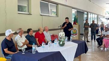 Presidente da AMAU, Delfim, participa de solenidade em Aratiba