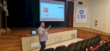Consultor do Sistema Positivo palestra no encontro de formação da Escola da URI
