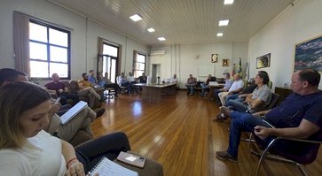 Prefeitos e entidades do agronegócio discutem decretos  de situação de emergência devido à estiagem severa