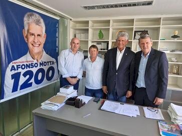 Prefeito de Entre Rios do Sul busca recursos para o município em reunião com Deputado Federal Afonso Mota 