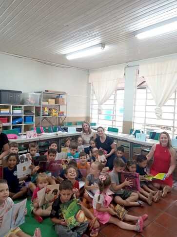 Getúlio Vargas -  Município distribui livros de educação étnico-racial  para todas as escolas da rede