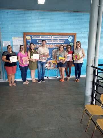 Getúlio Vargas -  Município distribui livros de educação étnico-racial  para todas as escolas da rede
