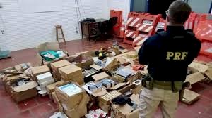 Polícia encontra carreta abandonada com R$ 5 milhões em contrabando em Santana do Livramento