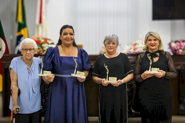 Câmara de Vereadores homenageia mulheres com Troféu Mulher Cidadã 2025