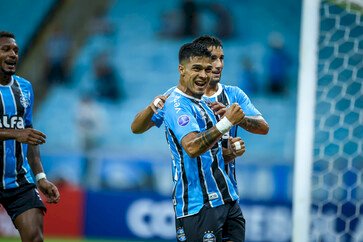 Uruguaios marcam e Grêmio vence Atlético Grau por 2 a 0
