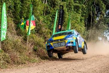 Estação celebra abertura do Brasileiro de Rally com show de velocidade