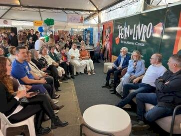 Conversa e café com a patrona e o homenageado promove troca com o público