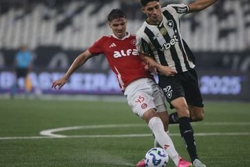 Fora de casa, Inter é goleado por 4 a 0 pelo Botafogo em duelo no Campeonato Brasileiro