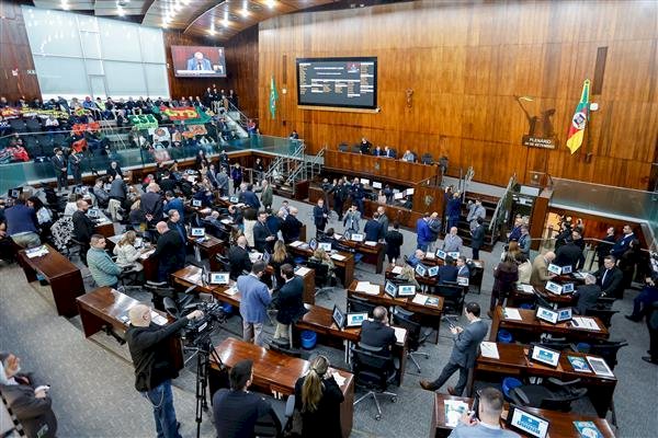 Deputados aprovam projeto que reajusta em 8% o piso regional no Rio Grande do Sul