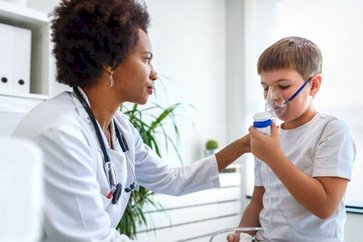 Fisioterapia é aliada importante na recuperação da saúde respiratória infantil
