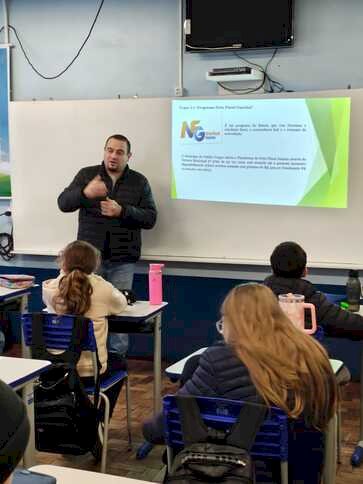 Secretário de Finanças de Ipiranga do Sul ministra palestra sobre Educação Fiscal em escola de Getúlio Vargas