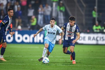 Grêmio é superado no jogo de ida dos playoffs da Sul-Americana