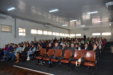Prefeitura sedia encontro com o Ministério Público e municípios da Comarca para fortalecimento da rede de proteção à infância e juventude