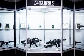 RS discute medidas para indústria gaúcha de armas ameaçada pelo tarifaço dos EUA
