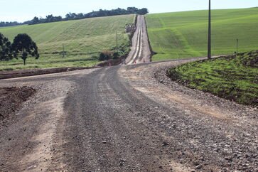 Serviços de infraestrutura de estradas e saneamento avançam no interior de Ipiranga do Sul