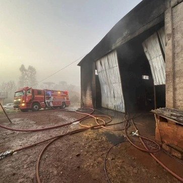 Incêndio em galpão é atendido pelos Bombeiros no interior de Ipiranga do Sul