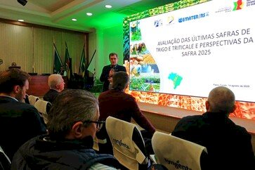 Emater/RS-Ascar destaca cenário e oportunidades para trigo e soja em eventos de pesquisa em Passo Fundo