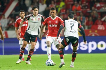 No Beira-Rio, Inter perde por 3 a 1 para o Flamengo pelo Campeonato Brasileiro