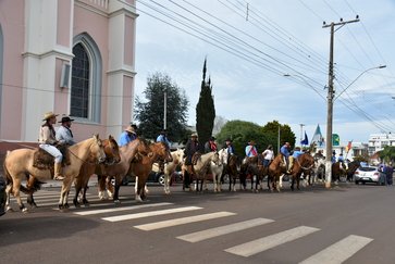 Semana da Pátria é aberta em Getúlio Vargas  com cerimônia cívica e apresentações artísticas