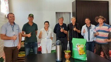 Estação promove entrega de sementes para agricultores familiares