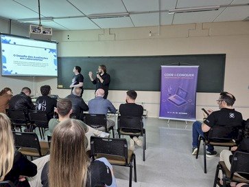 Ciência da Computação da URI reúne estudantes em experiência de inovação tecnológica