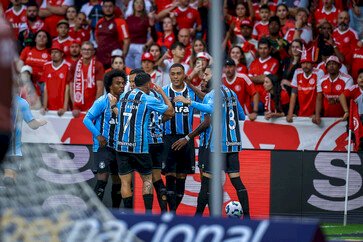 Grêmio vence o Inter por 3 a 2 em clássico com polêmicas e expulsões