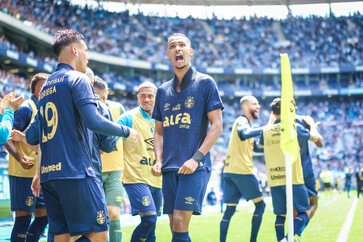 Grêmio supera o Vitória e alcança a 8ª colocação no Campeonato Brasileiro