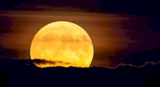 Outubro chega com superlua e chuva de meteoros