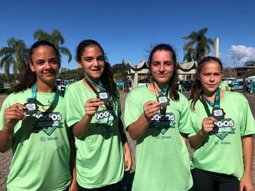 Alunas da Escola Dom João Becker representam o município nos Jogos Rurais em Veranópolis
