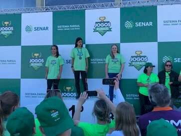 Alunas da Escola Dom João Becker representam o município nos Jogos Rurais em Veranópolis
