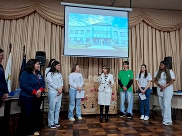 Secretária de Estado da Educação visita escolas de Getúlio Vargas e se Estação e comemora o Dia do Professor no CTG Getúlio Vargas