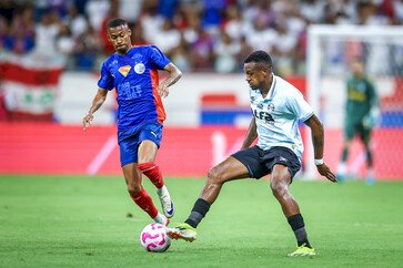 Fora de casa, Grêmio leva quatro gols e é derrotado pelo Bahia no Brasileirão
