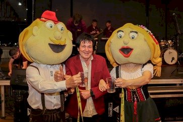 Oktoberfest Erechim 2025 abre com grande público,  cultura e emoção no Parque da ACCIE