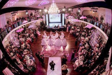 Baile de Debutantes 2025 emociona no Clube Atlântico