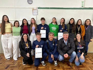 ALUNA DE ESTAÇÃO DISPUTA O PRÊMIO DE MELHOR PROJETO NAS OLIMPÍADAS DO PROGRAMA JOVEM EMPREENDEDOR