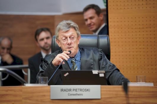 Iradir Pietroski é eleito presidente do Tribunal de Contas do RS.