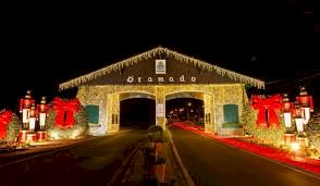 Justiça condena prefeito, ex-prefeito e empresários por irregularidades no Natal Luz de Gramado