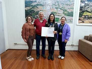 Deputada Eliana Bayer visita Getúlio Vargas e  dialoga sobre demandas do município