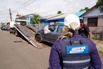 Prefeitura intensifica recolhimento de veículos abandonados em vias públicas
