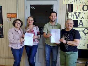 Administração Municipal faz repasse da 2ª parcela de fomento às escolas que participam do Programa Municipal de Educação Fiscal 2025