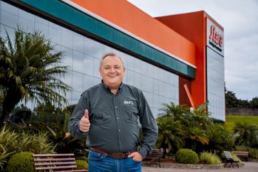 Curso de Administração da URI promove palestra com proprietário da indústria Stara
