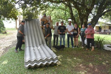 Município inicia entrega de telhas às famílias do  interior atingidas pela tempestade de granizo