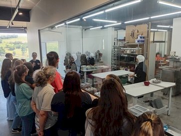 Estudantes da URI fazem visita técnica em organizações de Santa Catarina